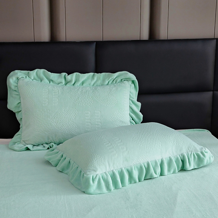 91家纺网 家纺一手货源 找家纺 找底底家纺 2025新款加厚韩版全消光烂花牛奶绒四件套（加厚8斤重   日销20单客户优惠8元） 梦屿-晴绿