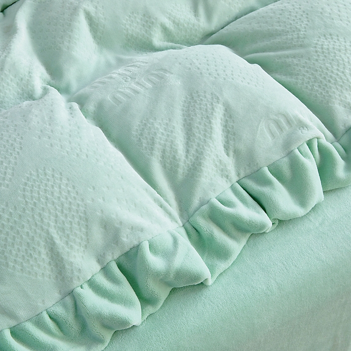 91家纺网 家纺一手货源 找家纺 找底底家纺 2025新款加厚韩版全消光烂花牛奶绒四件套（加厚8斤重   日销20单客户优惠8元） 梦屿-晴绿