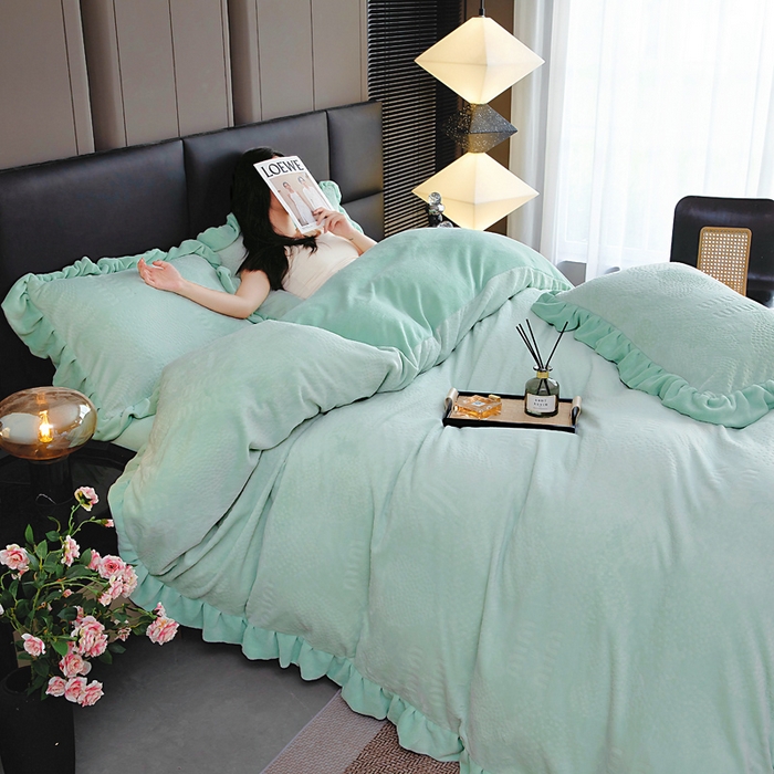 91家纺网 家纺一手货源 找家纺 找底底家纺 2025新款加厚韩版全消光烂花牛奶绒四件套（加厚8斤重   日销20单客户优惠8元） 梦屿-晴绿