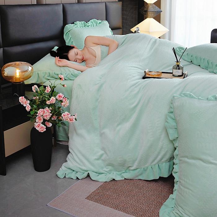 91家纺网 家纺一手货源 找家纺 找底底家纺 2025新款加厚韩版全消光烂花牛奶绒四件套（加厚8斤重   日销20单客户优惠8元） 梦屿-晴绿