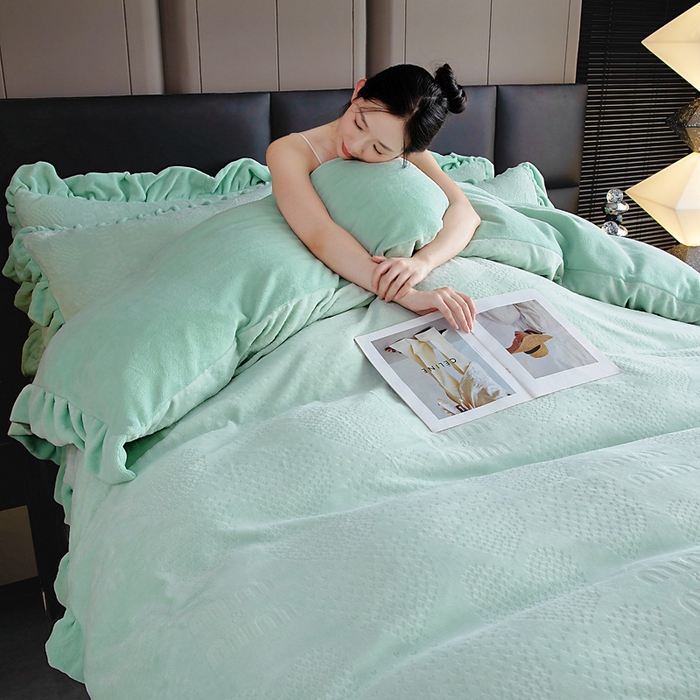 91家纺网 家纺一手货源 找家纺 找底底家纺 2025新款加厚韩版全消光烂花牛奶绒四件套（加厚8斤重   日销20单客户优惠8元） 梦屿-晴绿