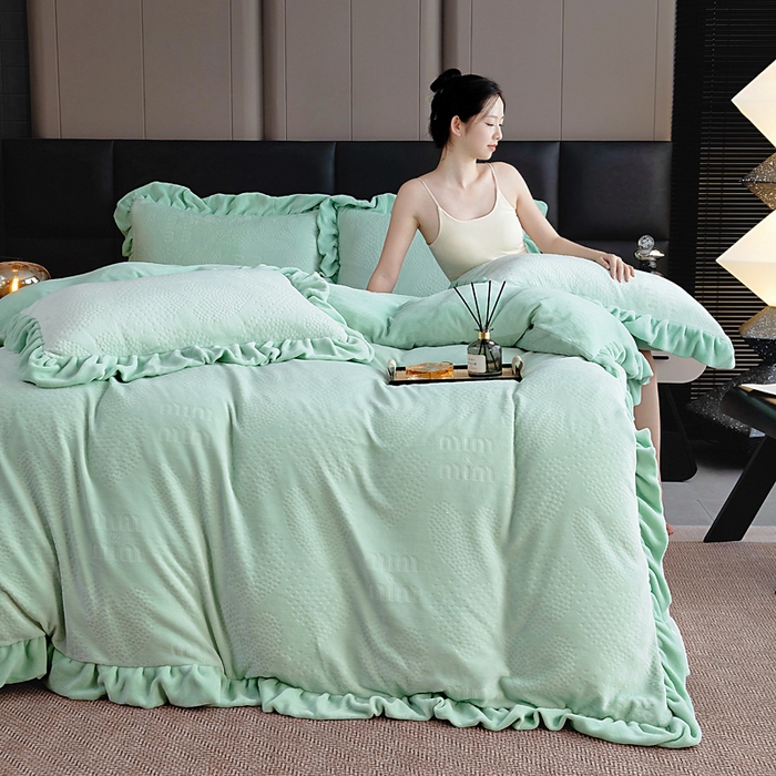 91家纺网 家纺一手货源 找家纺 找底底家纺 2025新款加厚韩版全消光烂花牛奶绒四件套（加厚8斤重   日销20单客户优惠8元） 梦屿-晴绿