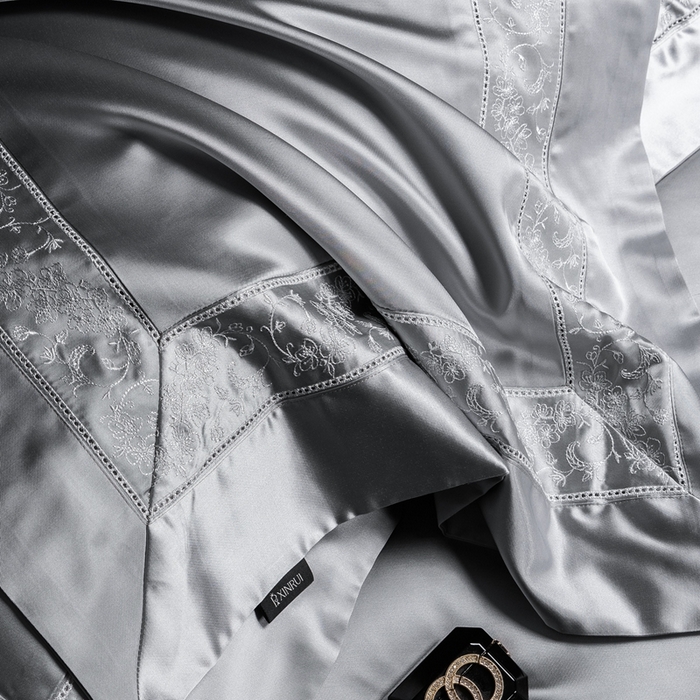 91家纺网 家纺一手货源 找家纺 馨蕊家居 2025秋冬臻品上新高精密四件套-云芙 云芙-高级灰