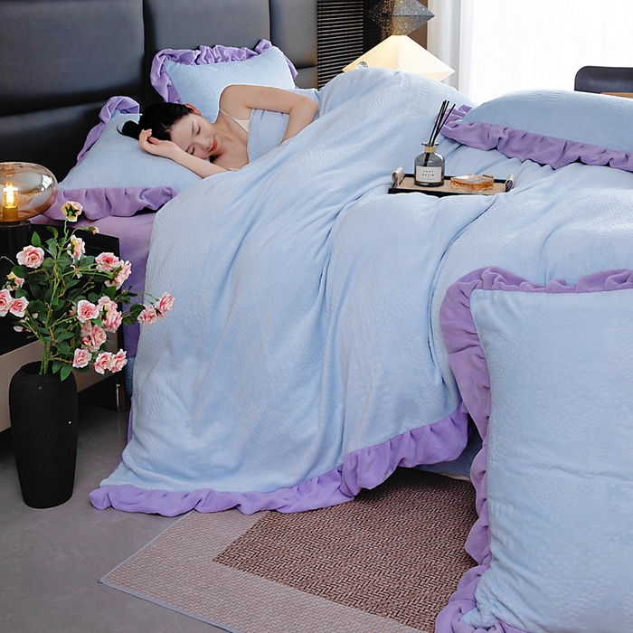 91家纺网 家纺一手货源 找家纺 找底底家纺 2025新款加厚韩版全消光烂花牛奶绒四件套（加厚8斤重   日销20单客户优惠8元） 梦屿-紫兰