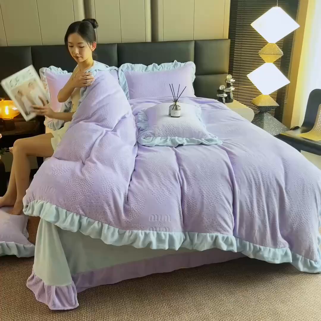 91家纺网 家纺一手货源 找家纺 找底底家纺 2025新款加厚韩版全消光烂花牛奶绒四件套（加厚8斤重   日销20单客户优惠8元） 梦屿-紫兰