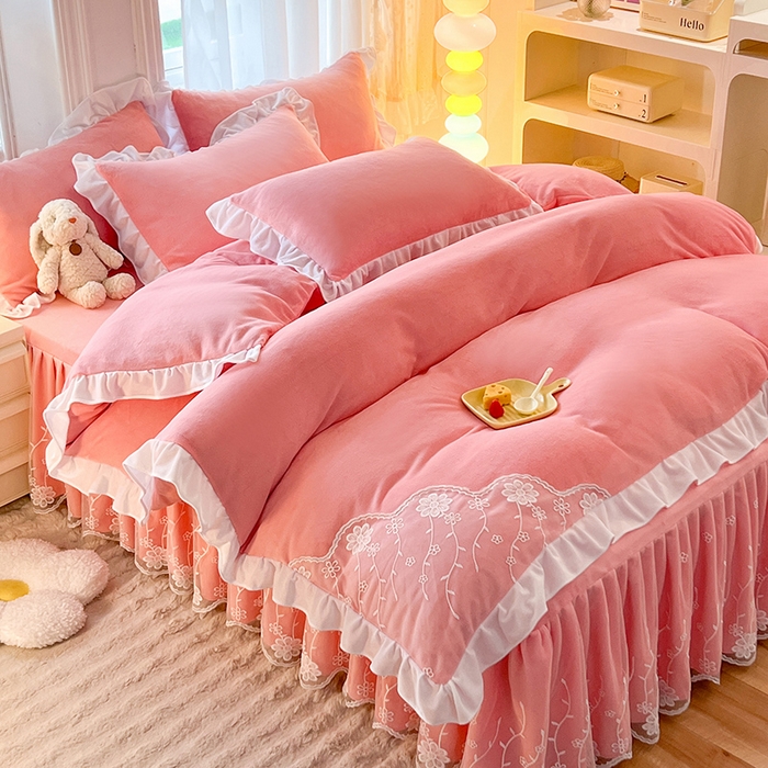 91家纺网 家纺一手货源 找家纺 后庭寝室 2025新款牛奶绒床裙四件套倾城 倾城-暖粉玉