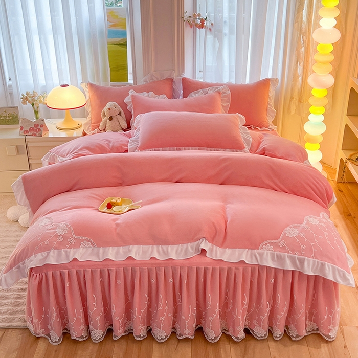 91家纺网 家纺一手货源 找家纺 后庭寝室 2025新款牛奶绒床裙四件套倾城 倾城-暖粉玉