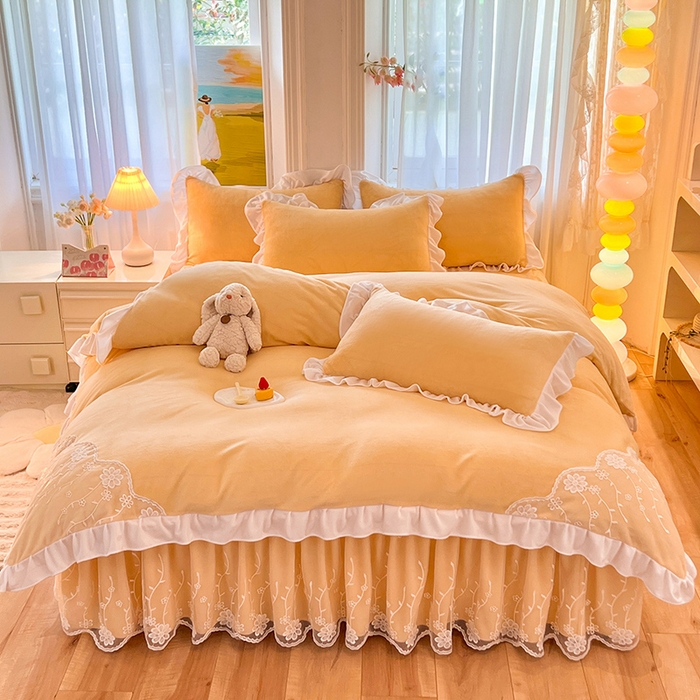 91家纺网 家纺一手货源 找家纺 后庭寝室 2025新款牛奶绒床裙四件套倾城 倾城-暖黄