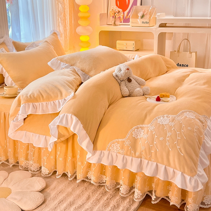 91家纺网 家纺一手货源 找家纺 后庭寝室 2025新款牛奶绒床裙四件套倾城 倾城-暖黄