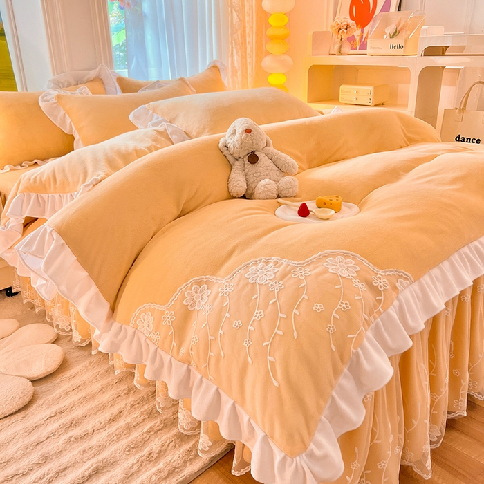 91家纺网 家纺一手货源 找家纺 后庭寝室 2025新款牛奶绒床裙四件套倾城 倾城-暖黄