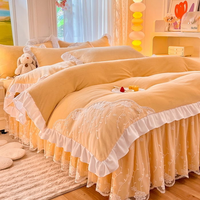 91家纺网 家纺一手货源 找家纺 后庭寝室 2025新款牛奶绒床裙四件套倾城 倾城-暖黄