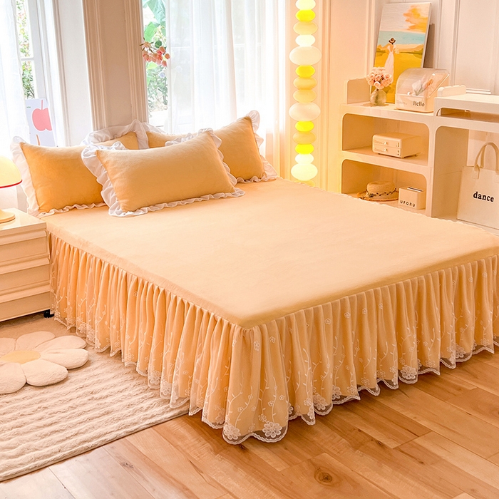 91家纺网 家纺一手货源 找家纺 后庭寝室 2025新款牛奶绒床裙四件套倾城 倾城-暖黄