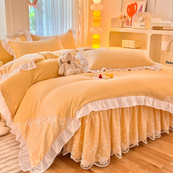 91家纺网 家纺一手货源 找家纺 后庭寝室 2025新款牛奶绒床裙四件套倾城 倾城-暖黄