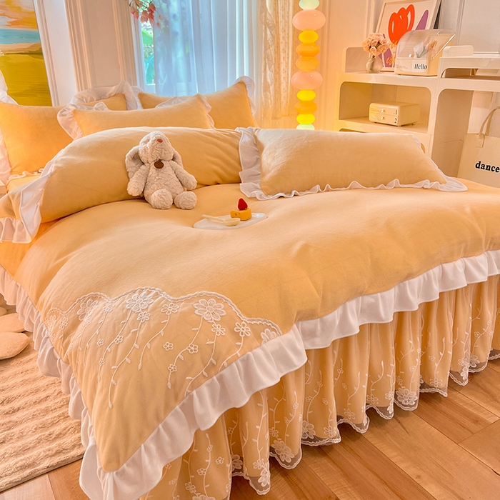 91家纺网 家纺一手货源 找家纺 后庭寝室 2025新款牛奶绒床裙四件套倾城 倾城-暖黄