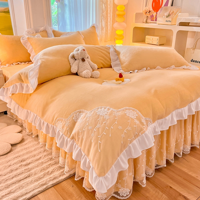 91家纺网 家纺一手货源 找家纺 后庭寝室 2025新款牛奶绒床裙四件套倾城 倾城-暖黄