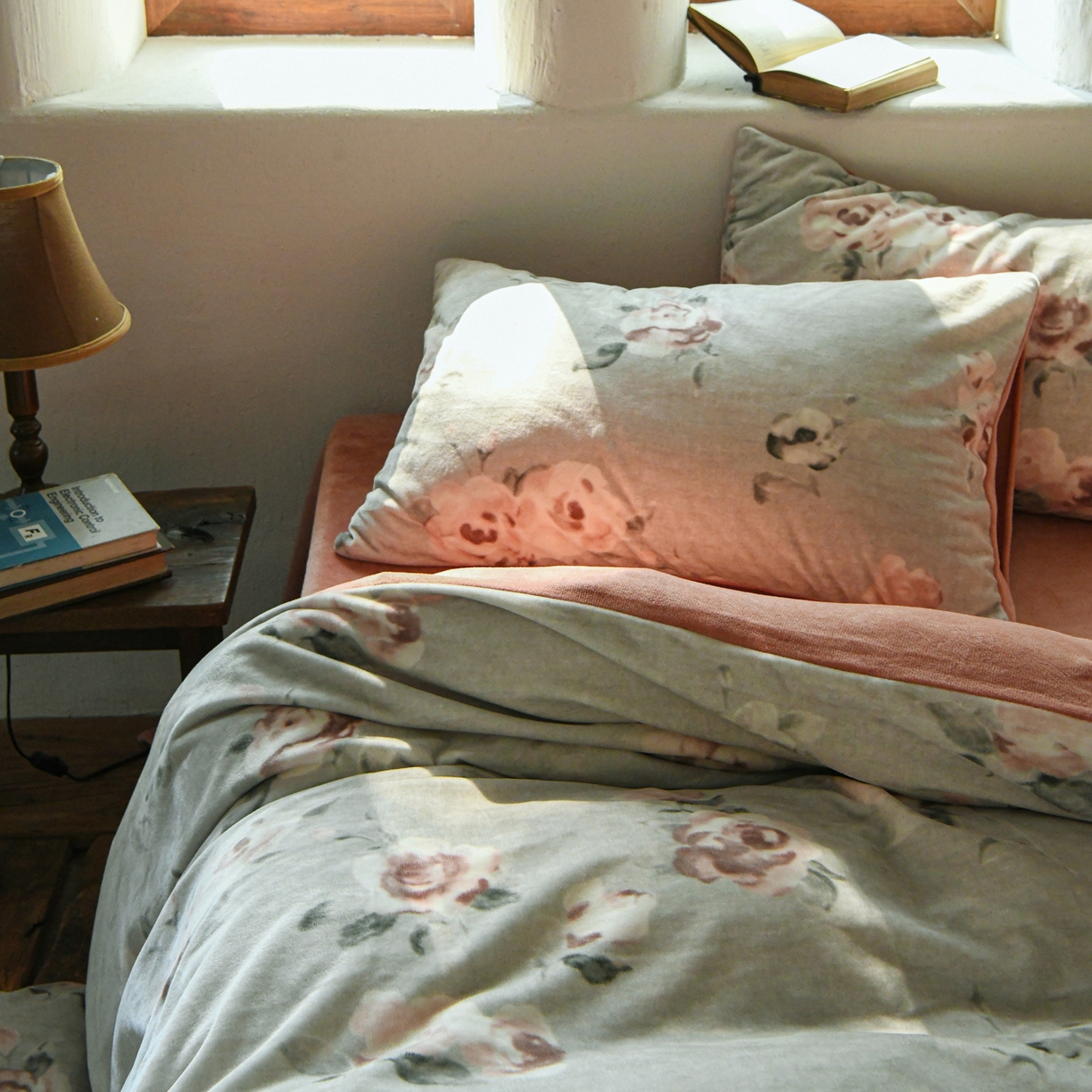 91家纺网 家纺一手货源 找家纺 花漾家居 2025秋冬新品法式复古简约诧寂风牛奶绒四件套 罗兰 绿