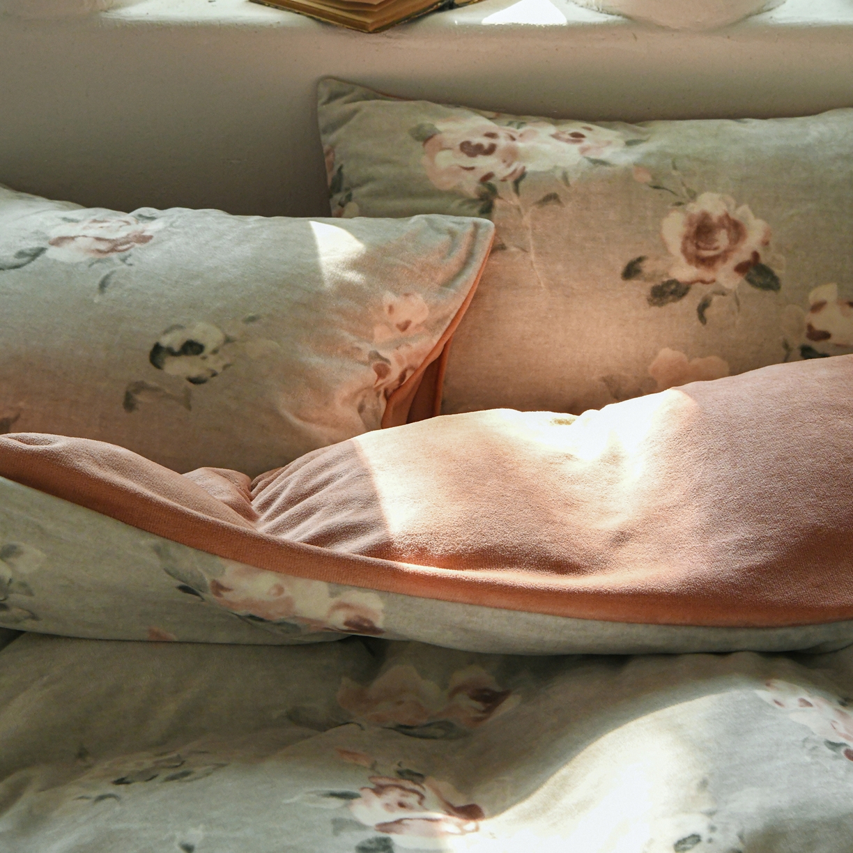 91家纺网 家纺一手货源 找家纺 花漾家居 2025秋冬新品法式复古简约诧寂风牛奶绒四件套 罗兰 绿