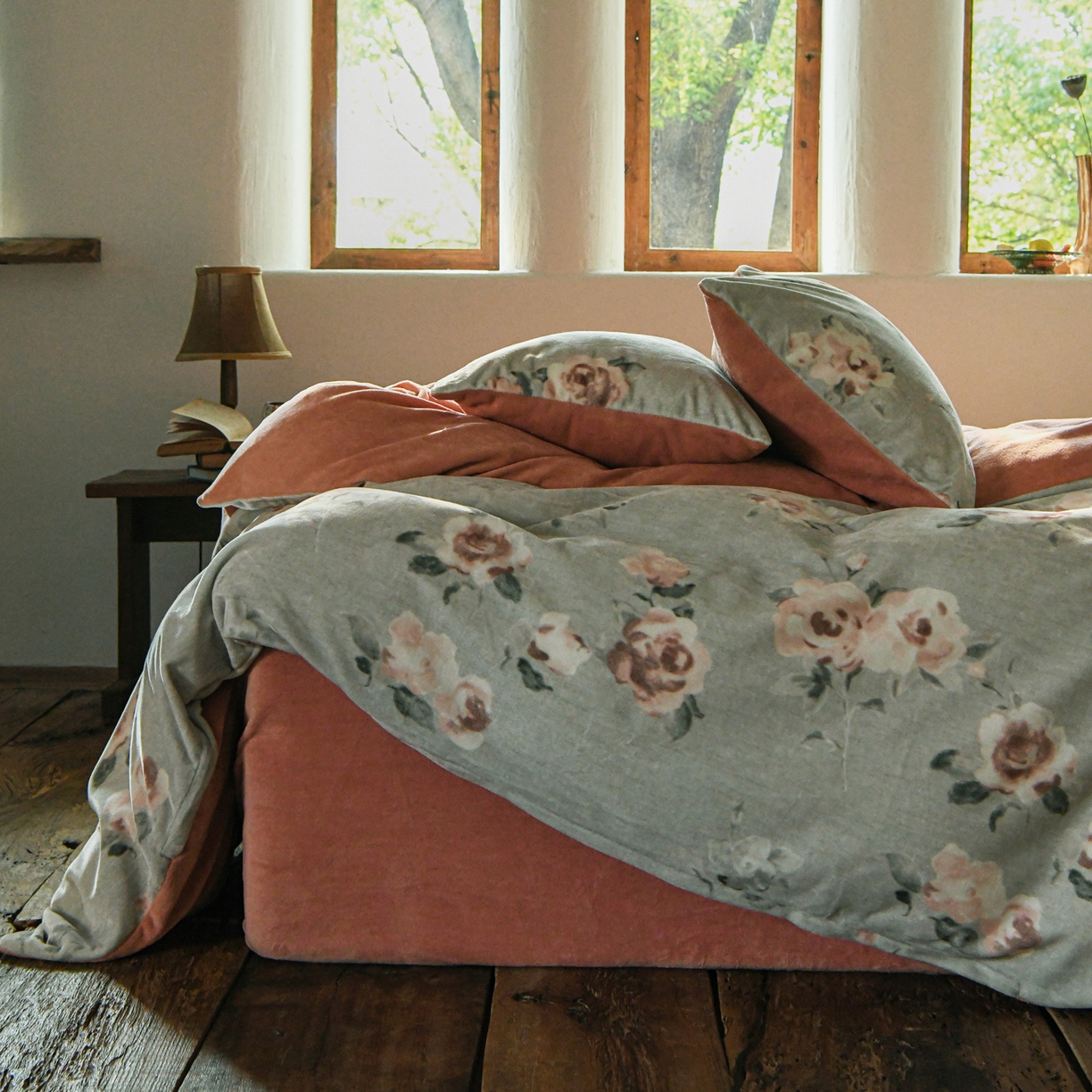 91家纺网 家纺一手货源 找家纺 花漾家居 2025秋冬新品法式复古简约诧寂风牛奶绒四件套 罗兰 绿