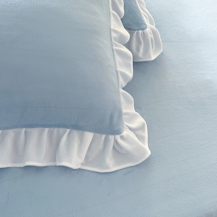 91家纺网 家纺一手货源 找家纺 后庭寝室 2025新款牛奶绒床裙四件套倾城 倾城-天空蓝