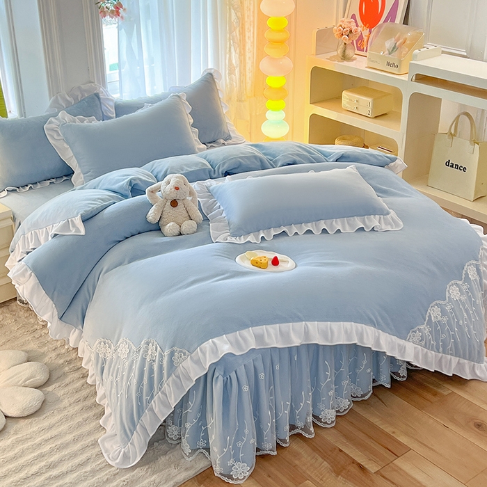 91家纺网 家纺一手货源 找家纺 后庭寝室 2025新款牛奶绒床裙四件套倾城 倾城-天空蓝