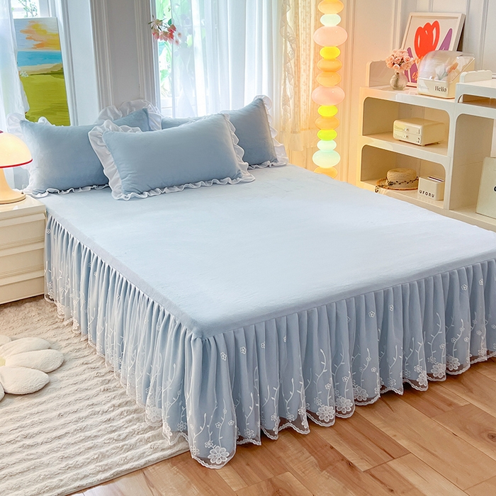 91家纺网 家纺一手货源 找家纺 后庭寝室 2025新款牛奶绒床裙四件套倾城 倾城-天空蓝