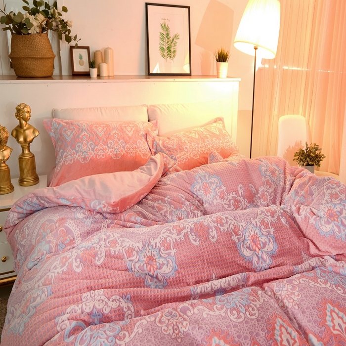 91家纺网 家纺一手货源 找家纺 梵克保罗 2025新款秋冬6D水晶绒雕花绒牛奶绒法莱绒学生三件套 快乐兔