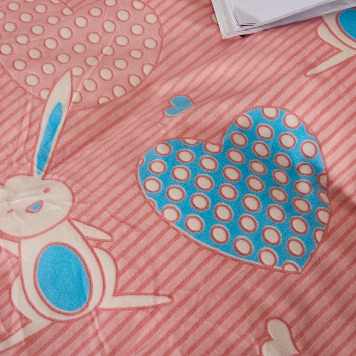 91家纺网 家纺一手货源 找家纺 梵克保罗 2025新款秋冬6D水晶绒雕花绒牛奶绒法莱绒学生三件套 快乐兔