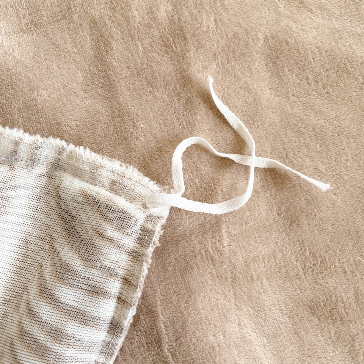 91家纺网 家纺一手货源 找家纺 梵克保罗 2025新款保暖舒适雕花绒四件套 斑马暖咖