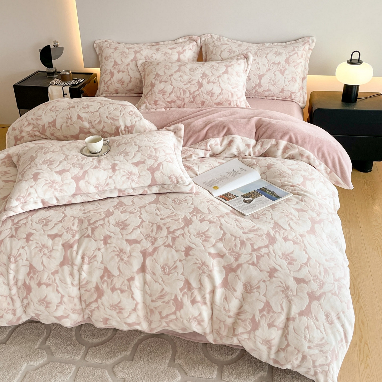 91家纺网 家纺一手货源 找家纺 梵克保罗 2025新款保暖舒适雕花绒四件套 繁花-粉