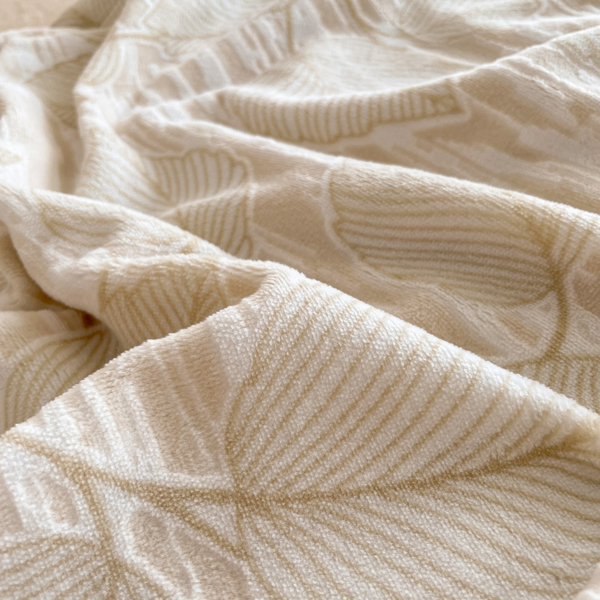 91家纺网 家纺一手货源 找家纺 梵克保罗 2025新款保暖舒适雕花绒四件套 仲夏晨歌