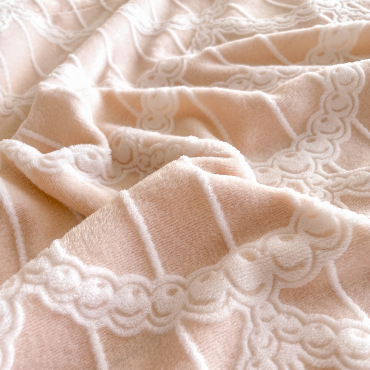 91家纺网 家纺一手货源 找家纺 梵克保罗 2025新款保暖舒适雕花绒四件套 橘暖