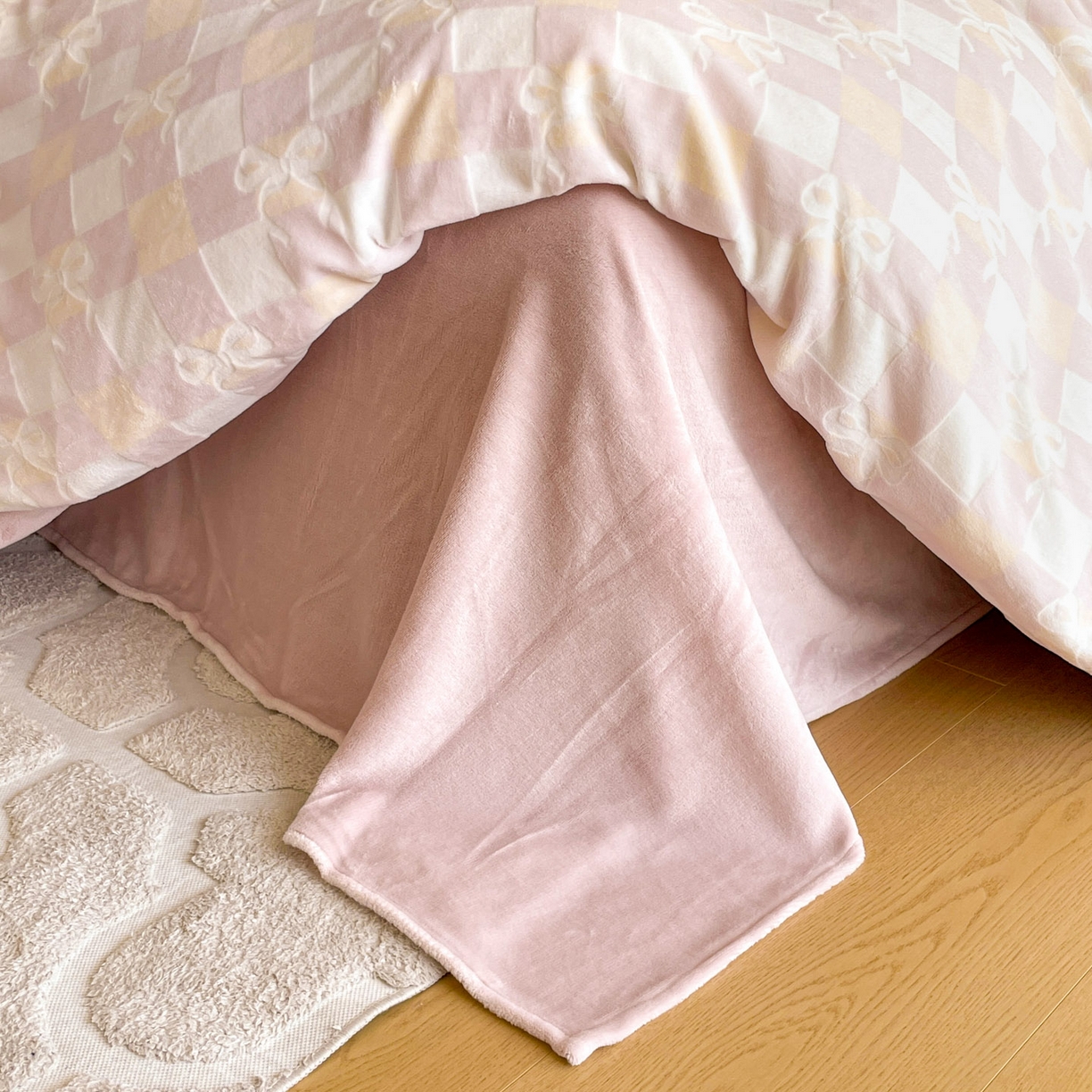 91家纺网 家纺一手货源 找家纺 梵克保罗 2025新款保暖舒适雕花绒四件套 方格蝴蝶