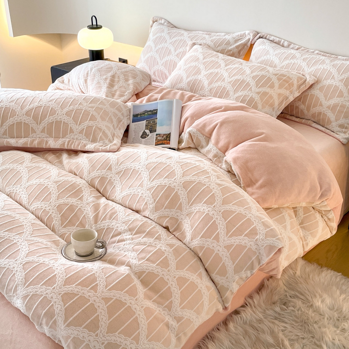 91家纺网 家纺一手货源 找家纺 梵克保罗 2025新款保暖舒适雕花绒四件套 橘暖