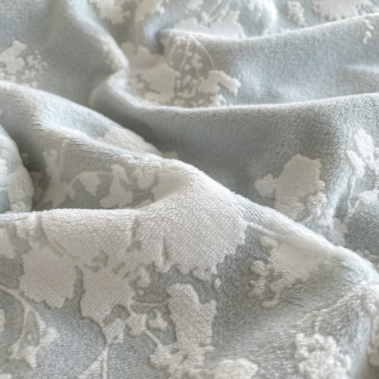 91家纺网 家纺一手货源 找家纺 梵克保罗 2025新款保暖舒适雕花绒四件套 画意枝头