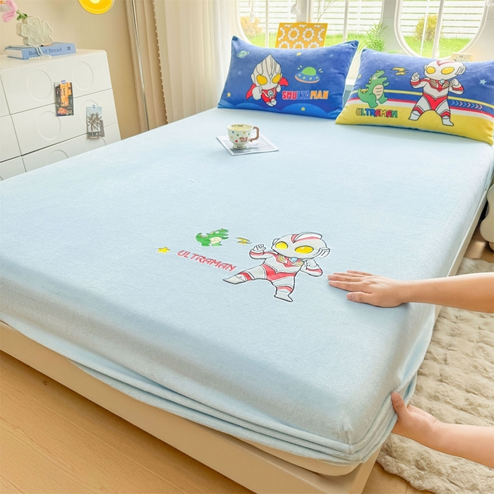 91家纺网 家纺一手货源 找家纺 雯豆家纺 正版授权IP纯色贴布绣牛奶绒床笠三件套加厚卡通床垫保护套 奥特曼-蓝