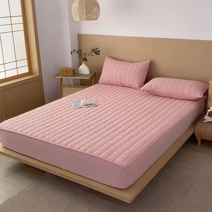 91家纺网 家纺一手货源 找家纺 梵克保罗 2025新款无印风全棉色织水洗棉夹棉床笠 千鸟格粉