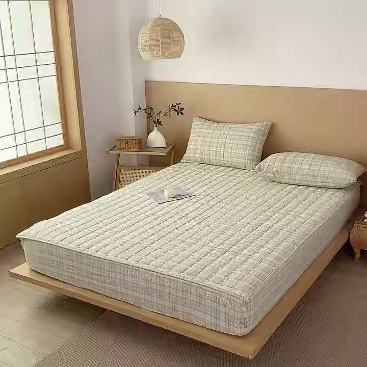 91家纺网 家纺一手货源 找家纺 梵克保罗 2025新款无印风全棉色织水洗棉夹棉床笠 凯里绿