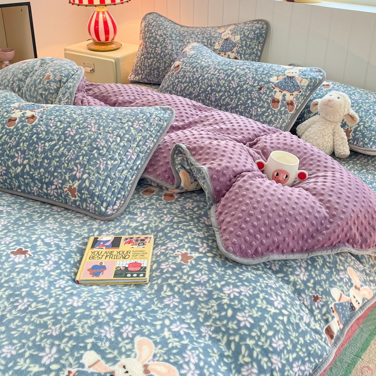 91家纺网 家纺一手货源 找家纺 （总）贝扬思家纺 2025新款高克重牛奶绒豆豆被套床盖四件套-悦心系列