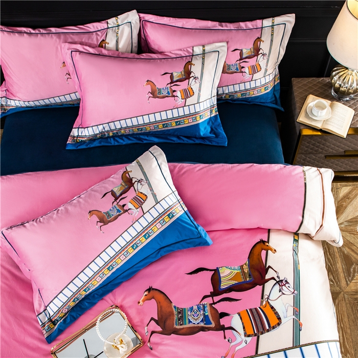 91家纺网 家纺一手货源 找家纺 梵克保罗 2025秋冬新品有氧臻棉绒数码印花9斤单品四件套牛奶绒兔毛绒 马德里-粉