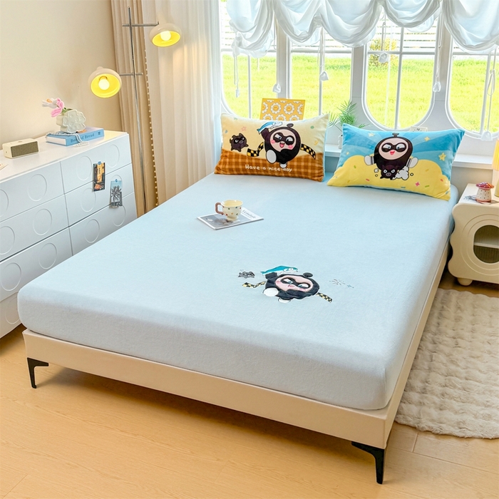 91家纺网 家纺一手货源 找家纺 （总）雯豆家纺 正版授权IP纯色贴布绣牛奶绒床笠三件套加厚卡通床垫保护套