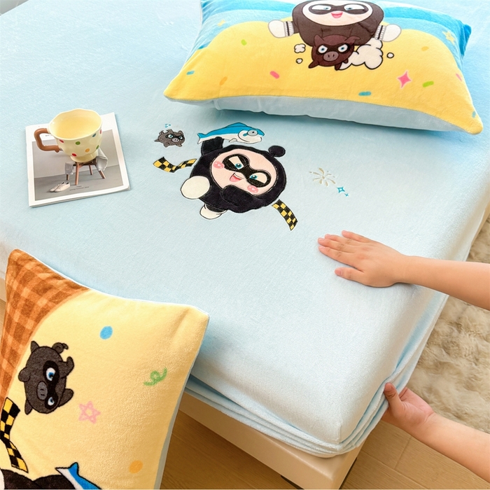 91家纺网 家纺一手货源 找家纺 （总）雯豆家纺 正版授权IP纯色贴布绣牛奶绒床笠三件套加厚卡通床垫保护套
