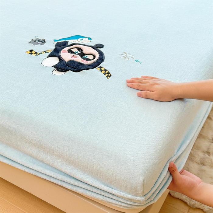 91家纺网 家纺一手货源 找家纺 （总）雯豆家纺 正版授权IP纯色贴布绣牛奶绒床笠三件套加厚卡通床垫保护套