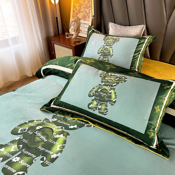 91家纺网 家纺一手货源 找家纺 梵克保罗 2025秋冬新品有氧臻棉绒数码印花9斤单品四件套牛奶绒兔毛绒 泰迪熊-墨绿