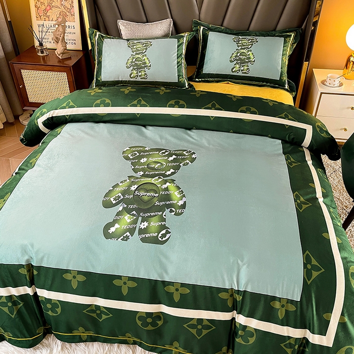 91家纺网 家纺一手货源 找家纺 梵克保罗 2025秋冬新品有氧臻棉绒数码印花9斤单品四件套牛奶绒兔毛绒 泰迪熊-墨绿