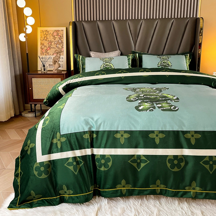 91家纺网 家纺一手货源 找家纺 梵克保罗 2025秋冬新品有氧臻棉绒数码印花9斤单品四件套牛奶绒兔毛绒 泰迪熊-墨绿