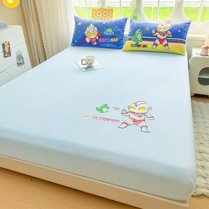 91家纺网 家纺一手货源 找家纺 雯豆家纺 正版授权IP纯色贴布绣牛奶绒床笠三件套加厚卡通床垫保护套 奥特曼-蓝