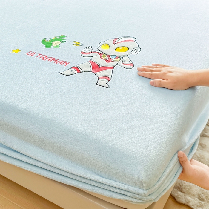 91家纺网 家纺一手货源 找家纺 雯豆家纺 正版授权IP纯色贴布绣牛奶绒床笠三件套加厚卡通床垫保护套 奥特曼-蓝