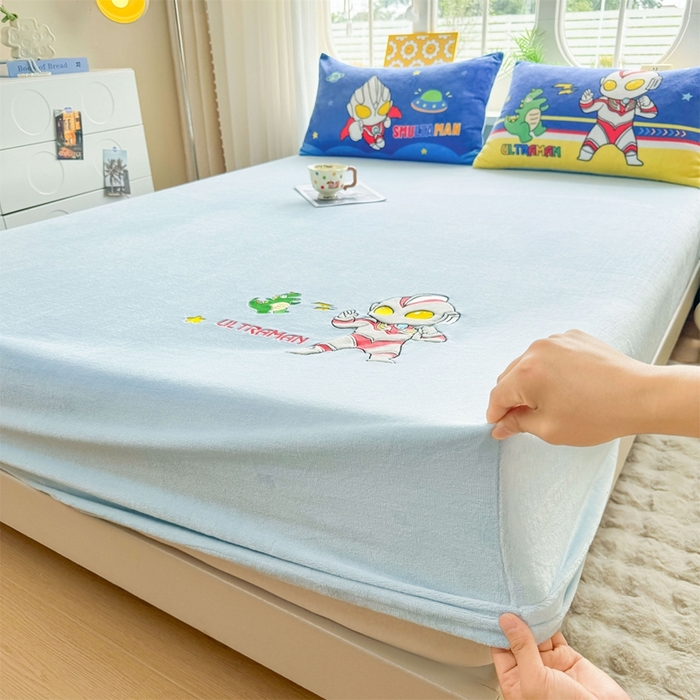 91家纺网 家纺一手货源 找家纺 雯豆家纺 正版授权IP纯色贴布绣牛奶绒床笠三件套加厚卡通床垫保护套 奥特曼-蓝