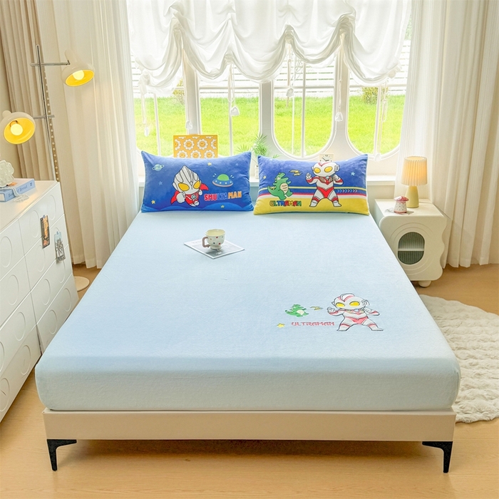 91家纺网 家纺一手货源 找家纺 雯豆家纺 正版授权IP纯色贴布绣牛奶绒床笠三件套加厚卡通床垫保护套 奥特曼-蓝