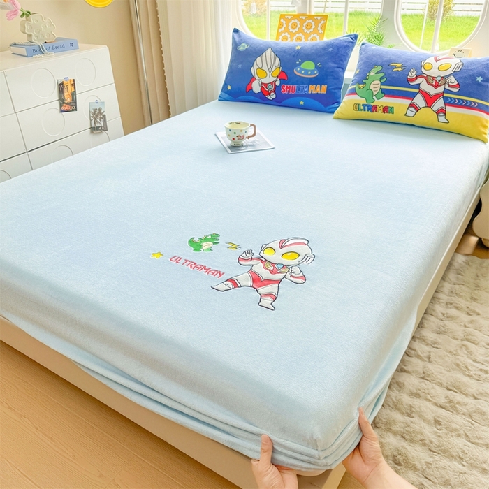 91家纺网 家纺一手货源 找家纺 雯豆家纺 正版授权IP纯色贴布绣牛奶绒床笠三件套加厚卡通床垫保护套 奥特曼-蓝
